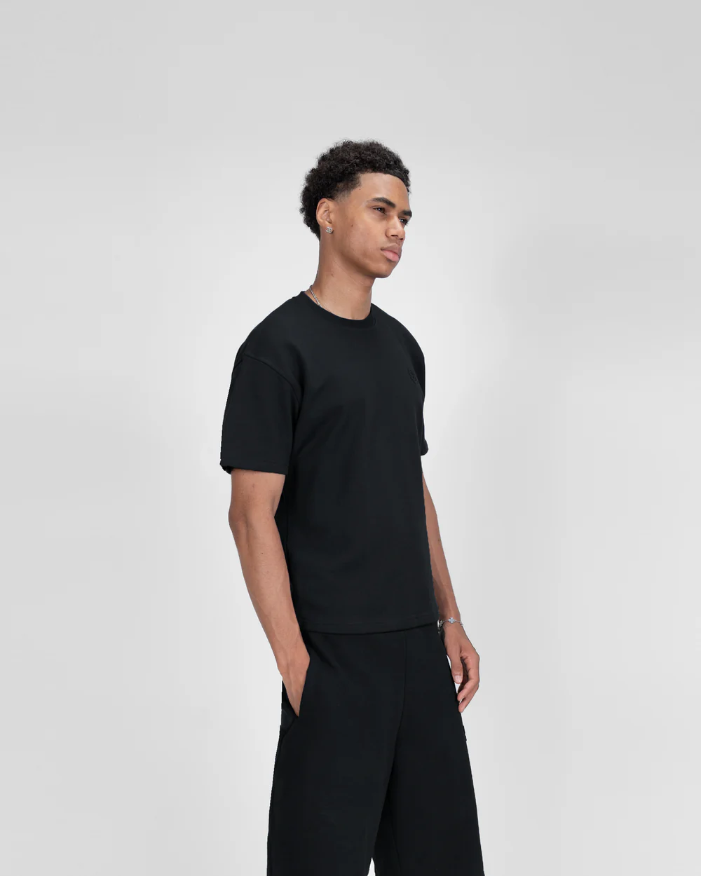 REGULAR T-SHIRT – BLACK